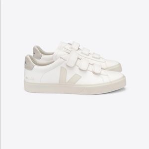 Brand NEW veja sneakers Recife leather sneakers